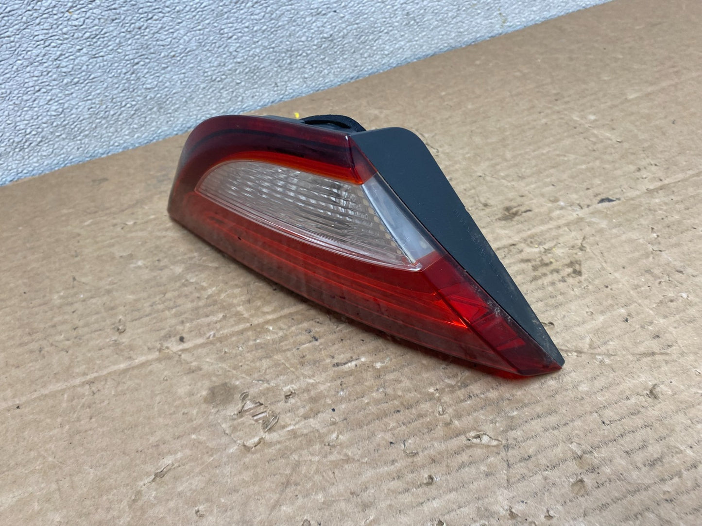 2015 to 2017 Chrysler 200 Sedan Left Driver Side Inner Tail Light Oem Z2677 DW1