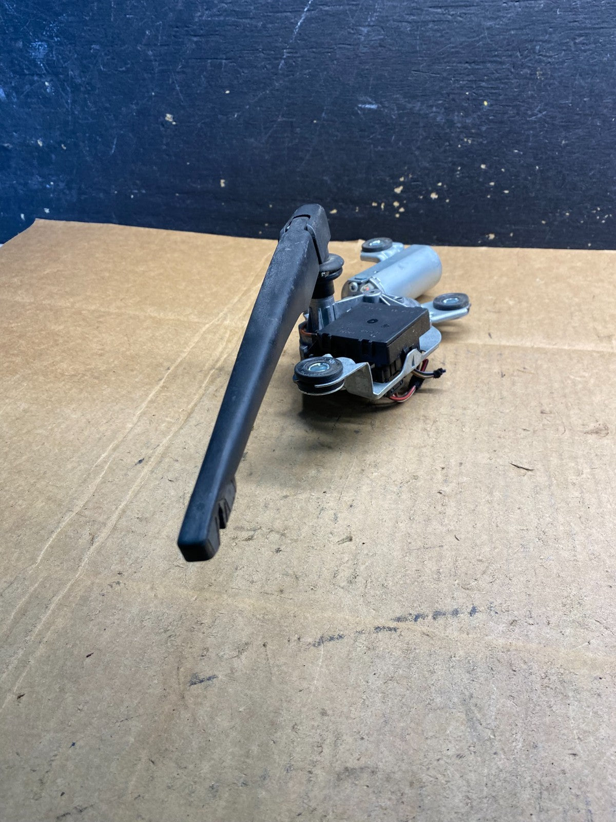2004 to 2010 BMW X3 E83 Rear Windshield Wiper Motor OEM ab3787  DG2