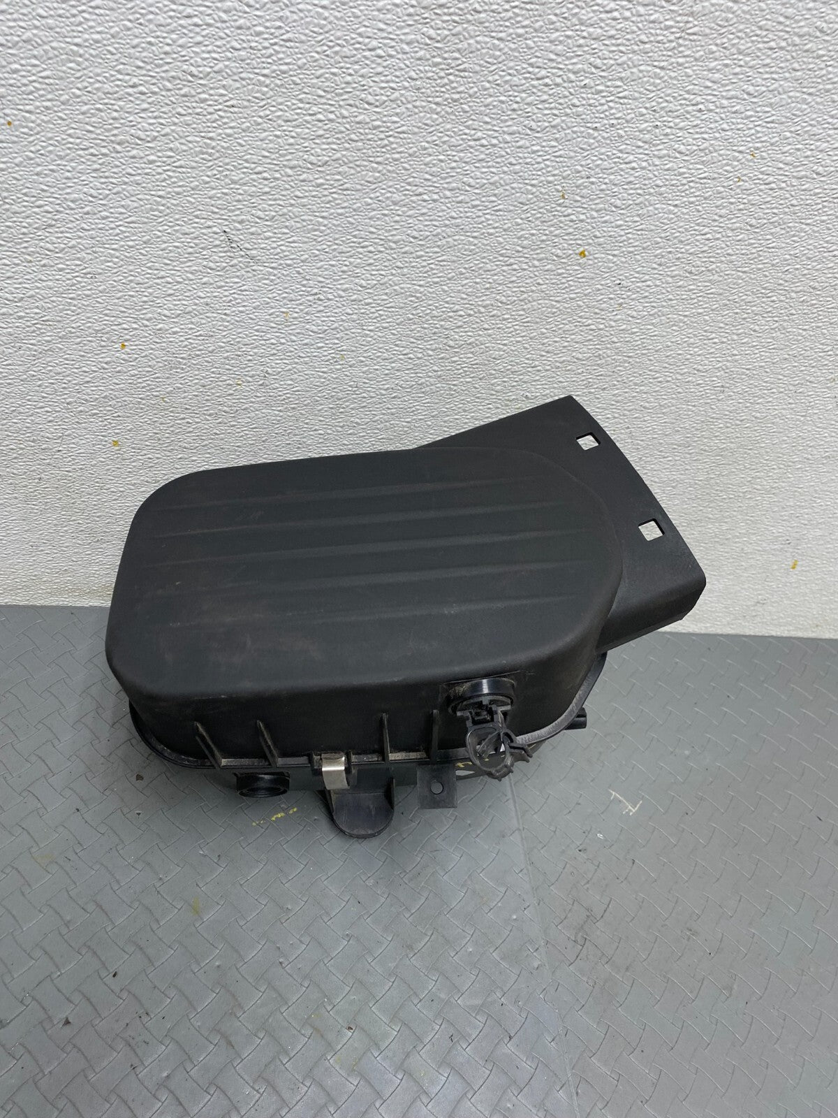 2017 to 2021 Maserati Quattroporte Engine Air Filter Box Left Side A5143 DG10