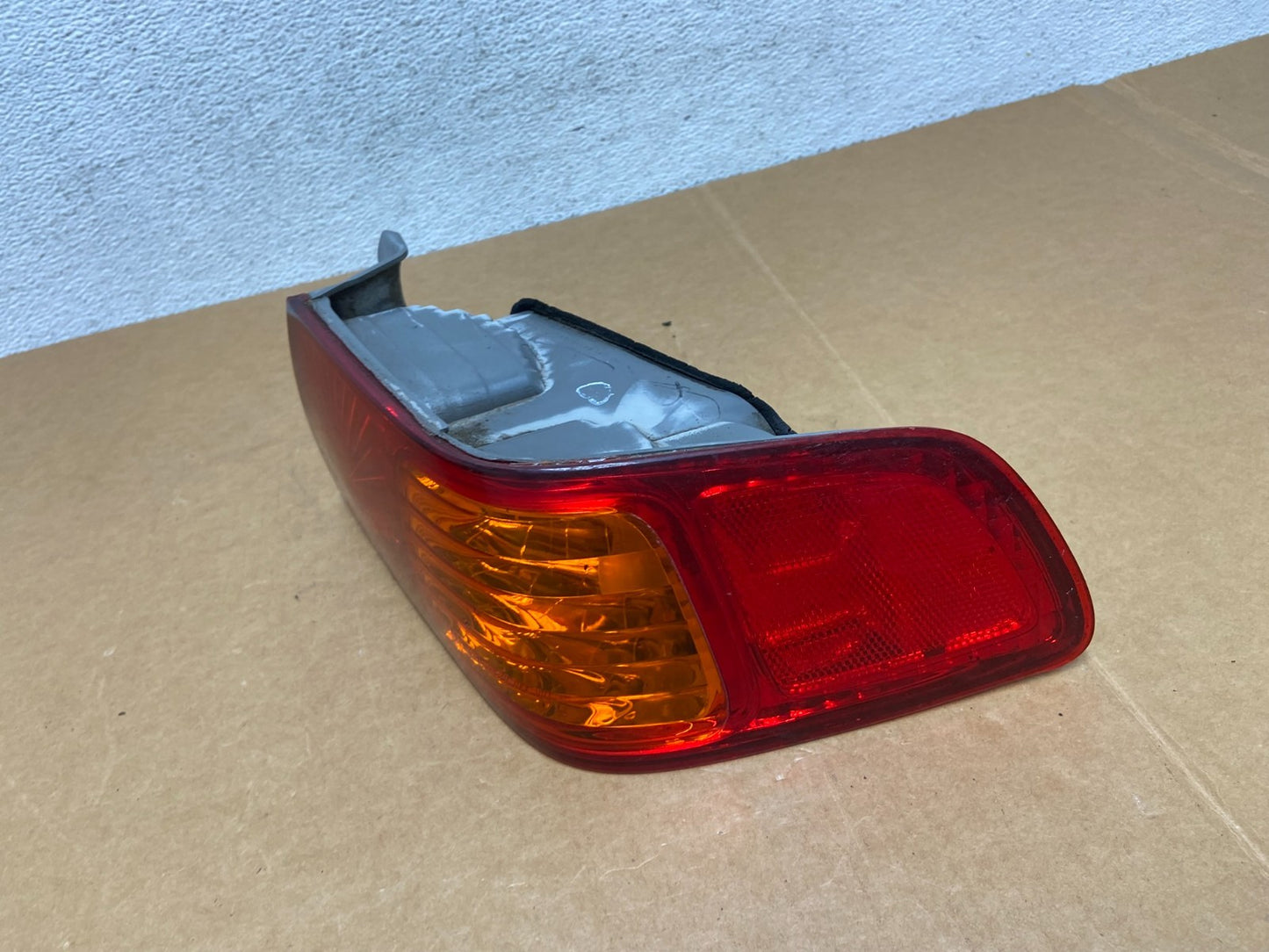 2000 to 2001 Toyota Camry Right Passenger Rh Tail Light AD8907 DW1