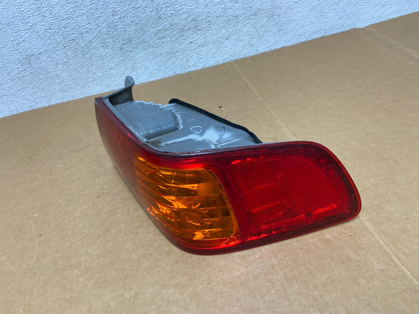 2000 to 2001 Toyota Camry Right Passenger Rh Tail Light AD8907 DW1