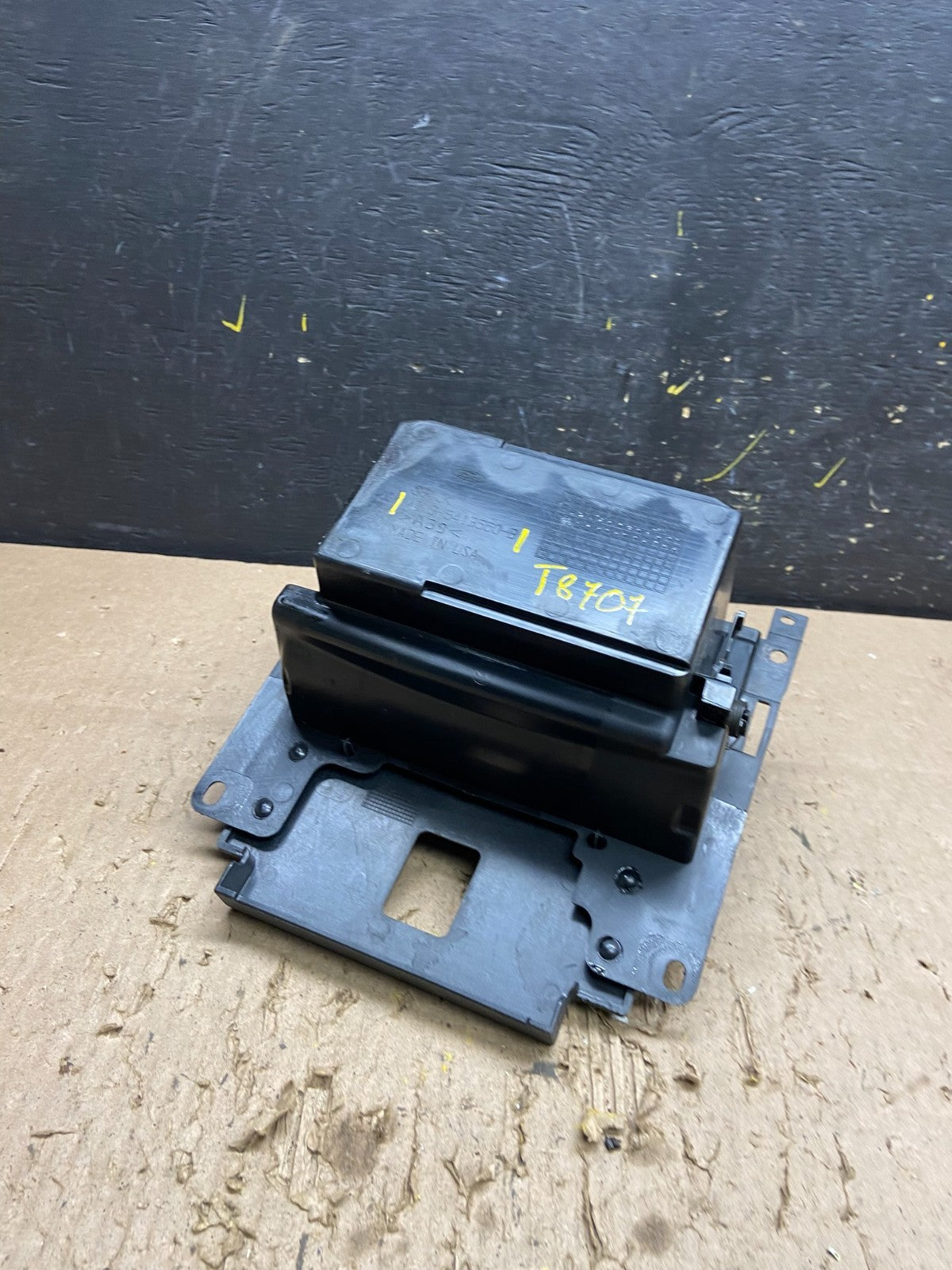 2010 - 2013 Ford Taurus Front Center Console Dashboard Center Storage t8707 DG5