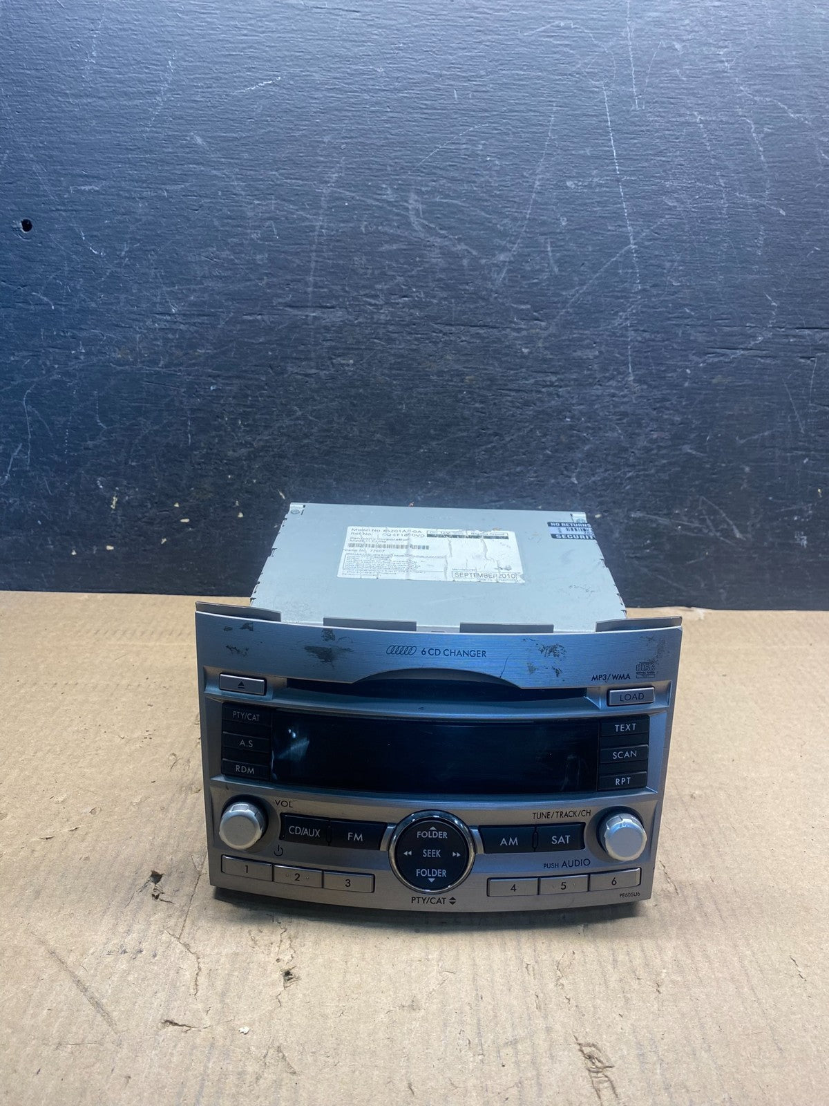 2010 to 2012 Subaru Legacy AM FM CD MP3 Radio Player AH4790 DG0