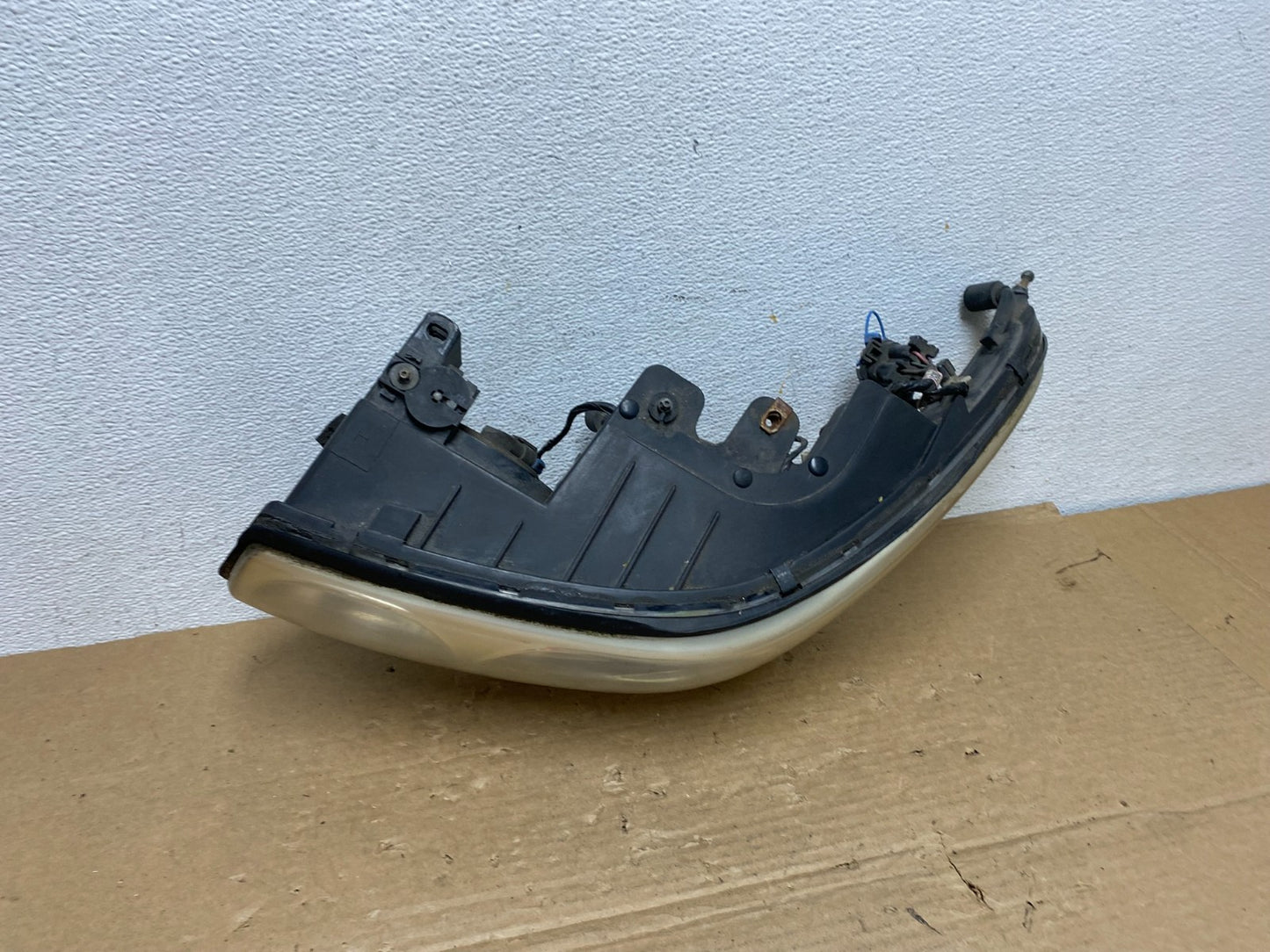2000 to 2005 Buick Lesabre Headlight Left Driver Lh Side Halogen AD3983 DW5