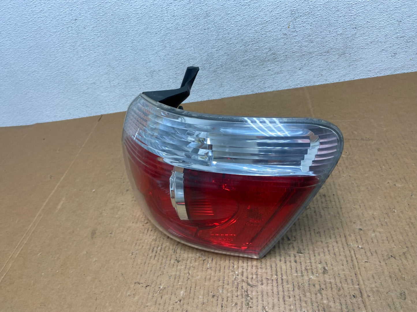 2007 to 2012 GMC Acadia Halogen Tail Light Right Passenger RH Side AE1186 LK1
