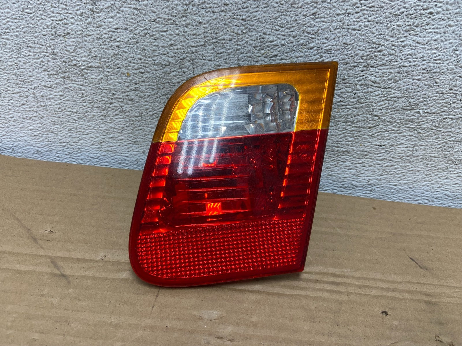 2002 - 2005 BMW 3 E46 Series Right Passenger Inner Tail Light AG8981 DW0