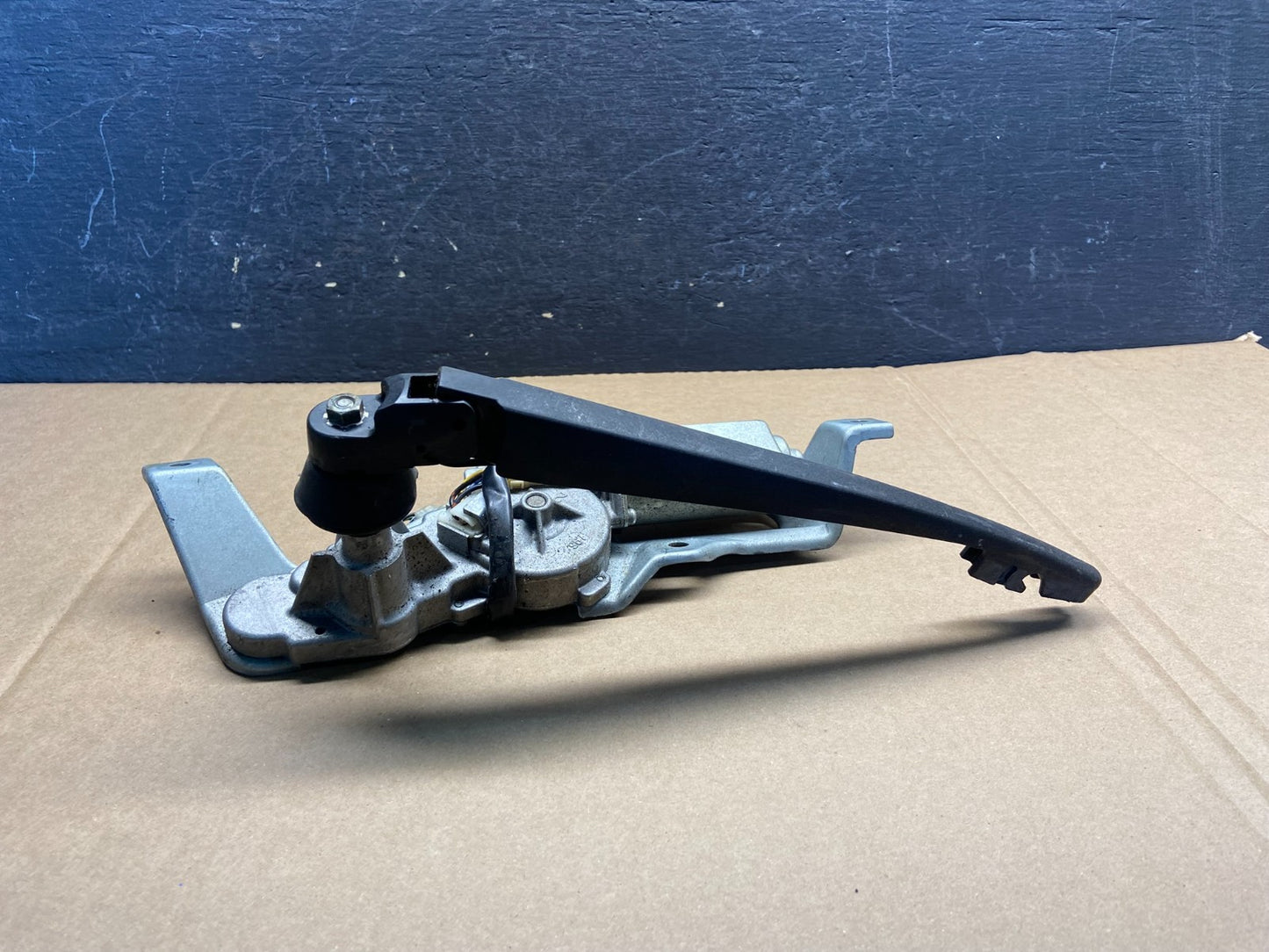 2005 to 2009 Subaru Legacy Outback Rear Windshield Wiper Motor AF93533