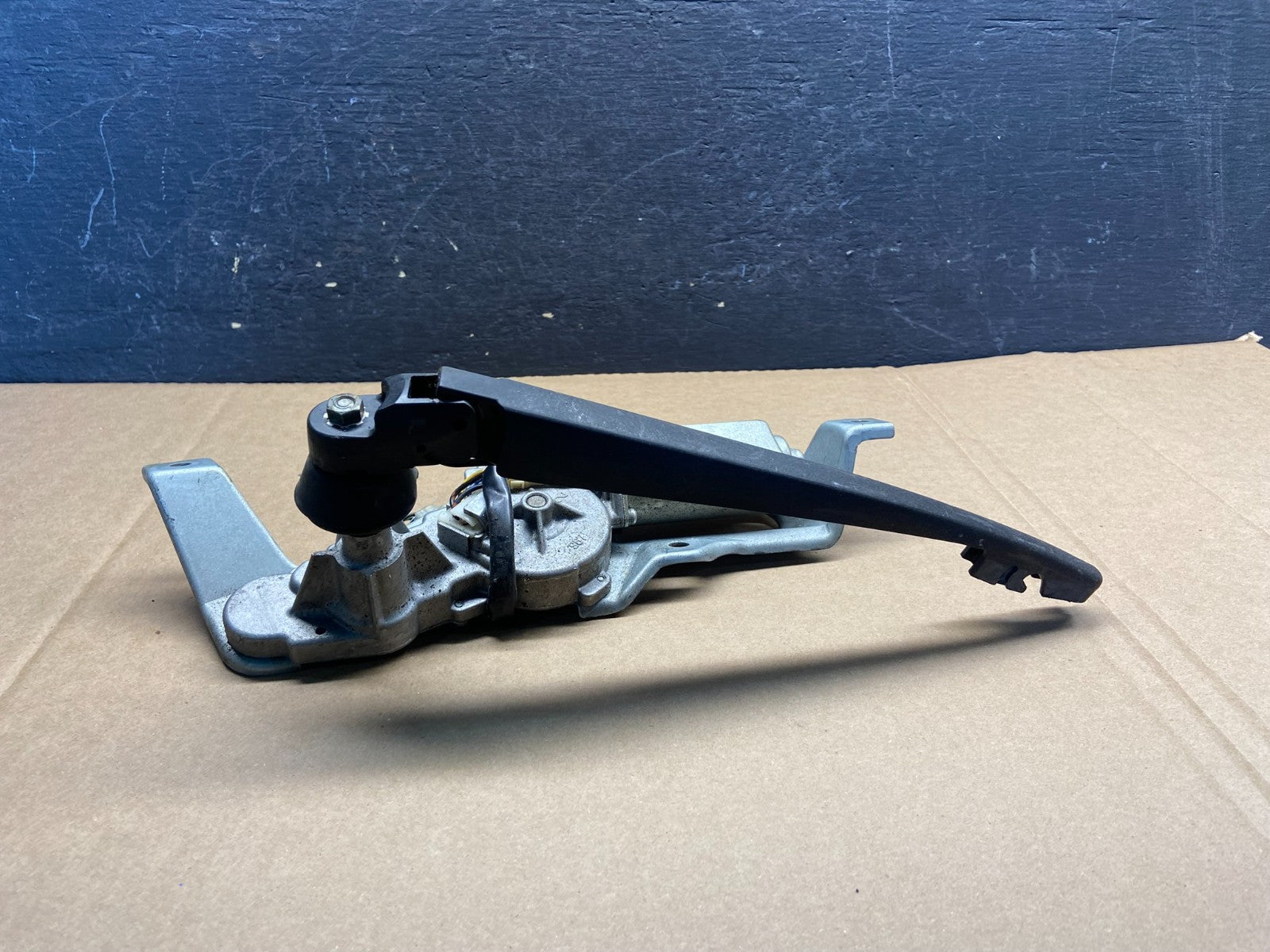 2005 to 2009 Subaru Legacy Outback Rear Windshield Wiper Motor AF93533