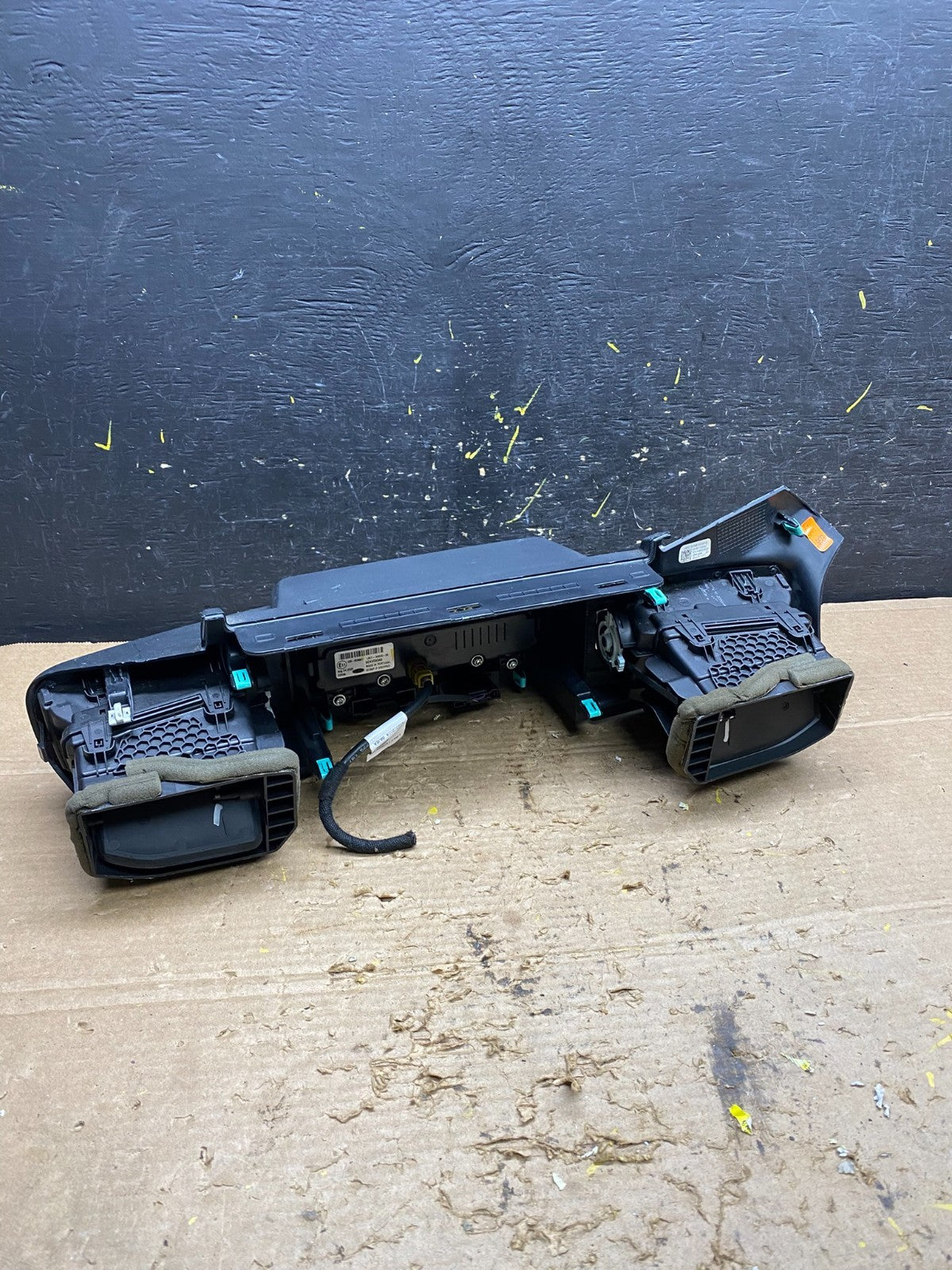 2020 to 2023 Ford  Explorer Console Radio Display Screen Air Vents x1380 DG4