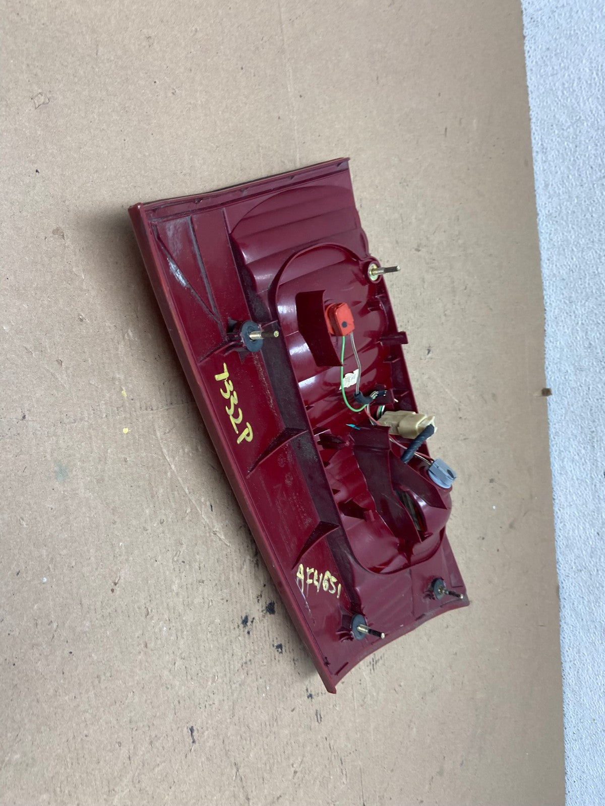 2004 - 2005 Toyota Sienna Left Driver LH Side Inner Tail Light AF4651 LK4