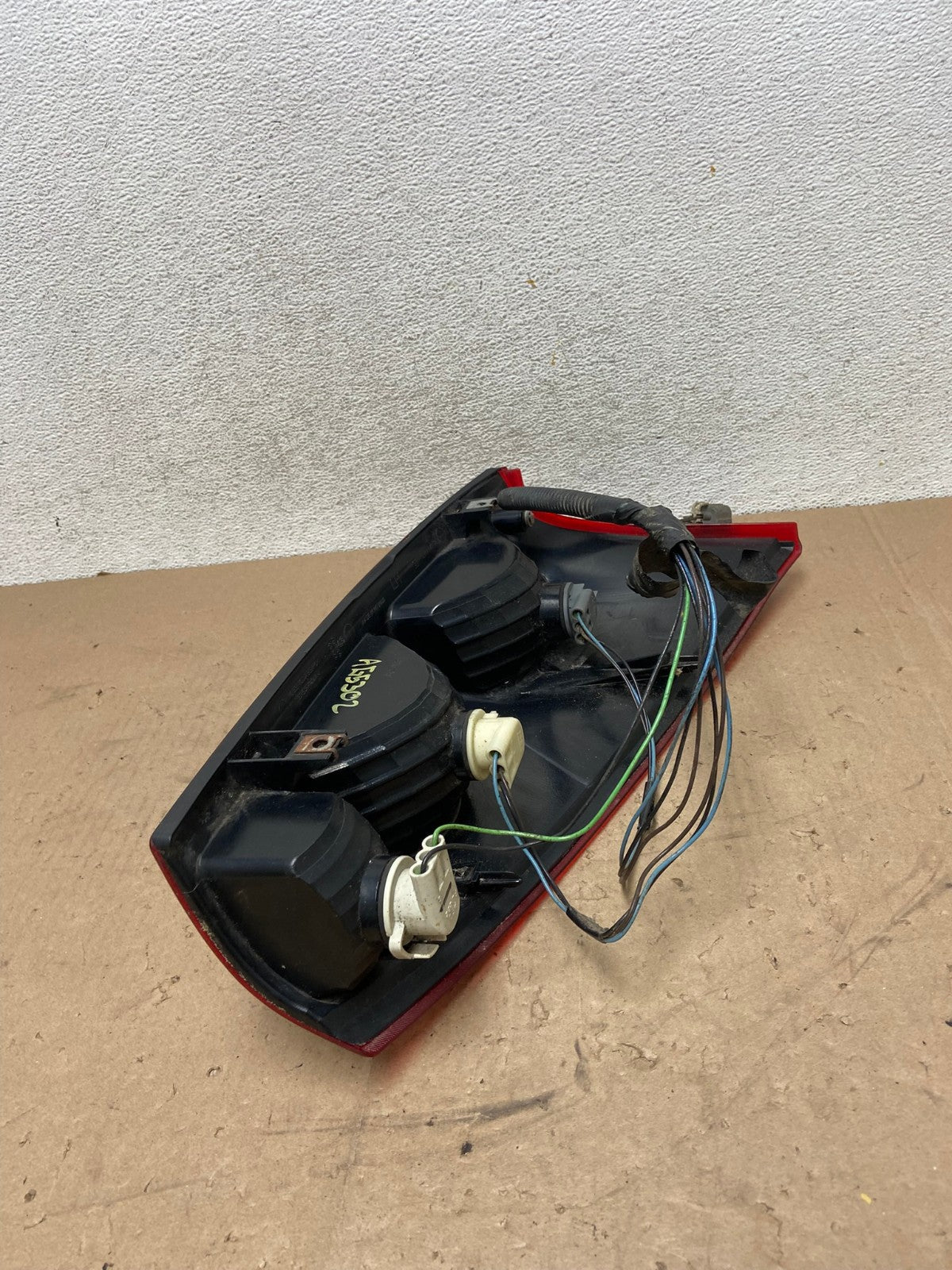 2002 to 2006 Chevrolet Avalanche Left Driver LH Tail Light AG5302 LK6