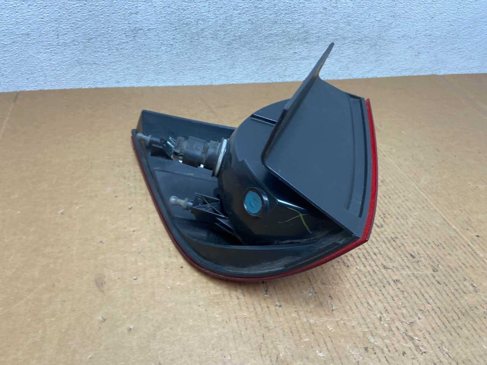 2009 to 2014 Volkswagen Routan Left Driver LH Side Tail Light AE0362 DW5