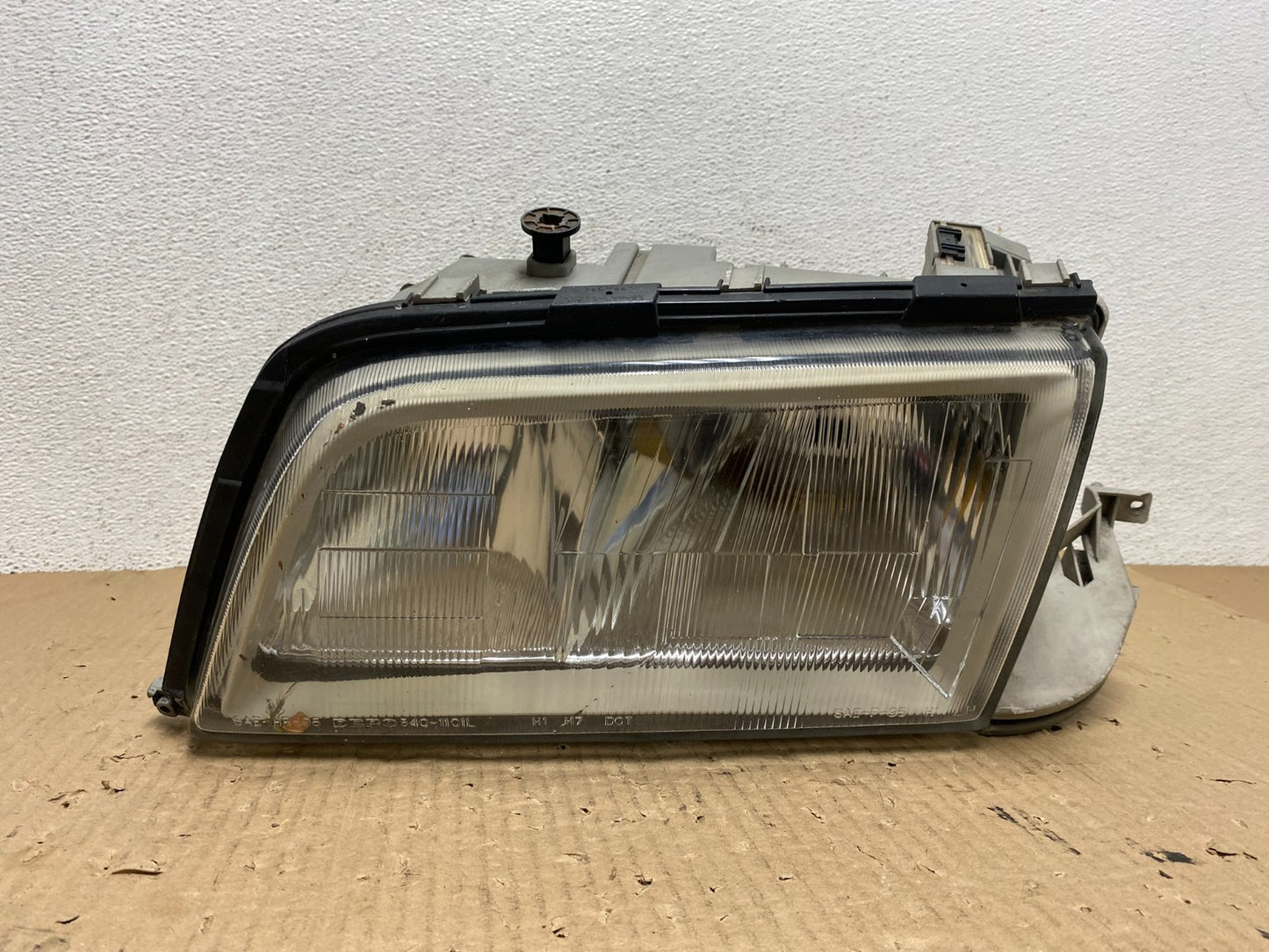 1997 - 2000 Mercedes C C230 W202 Front Left Driver LH Headlight AE9048 DG0