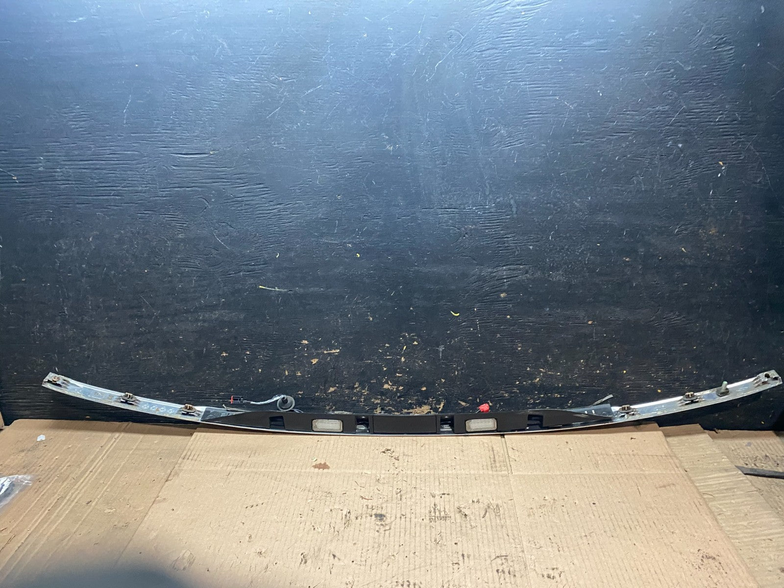 2011 to 2014 Ford Explorer Rear Tailgate Gate Trim Molding W/O Camera w2623 DG3