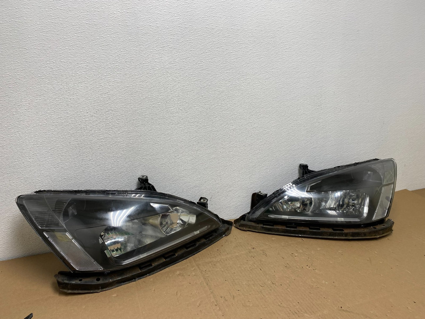 2003 - 2007 Honda Accord Left+Right Set Halogen Headlights AB6878 DW2