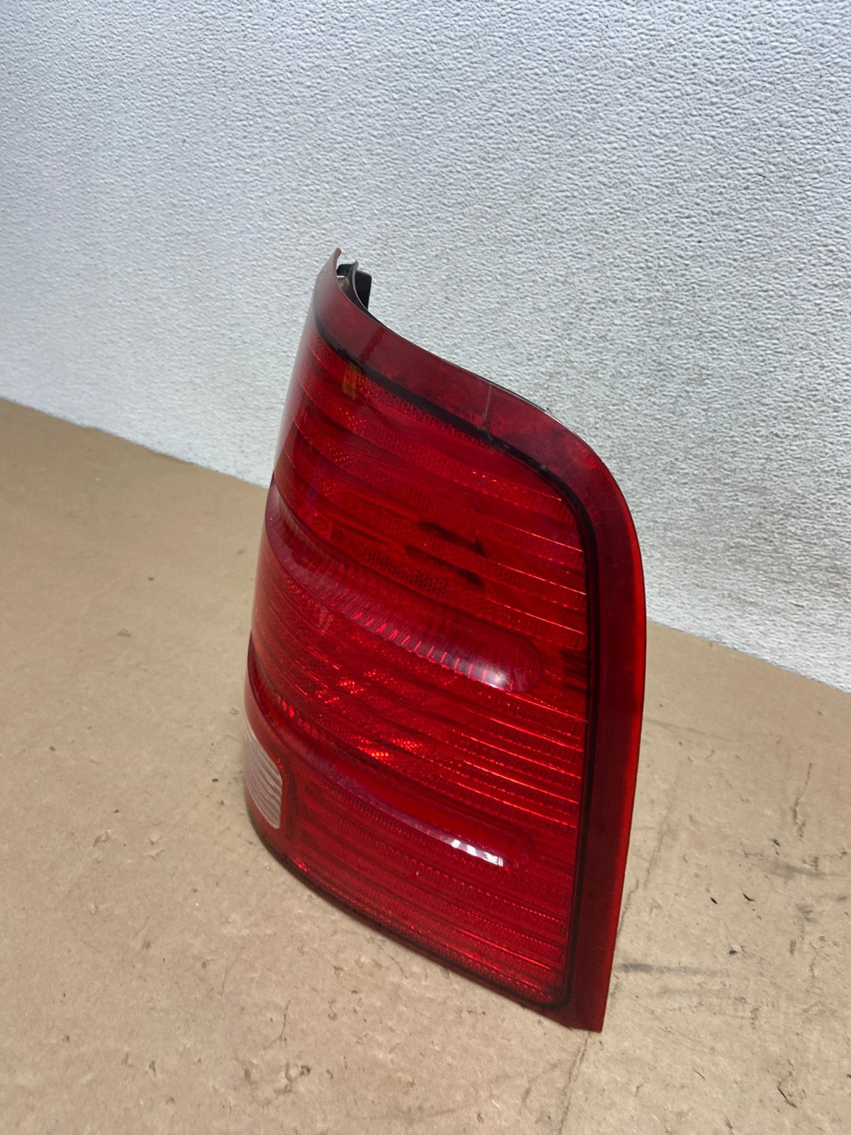 2002 to 2005 Ford Explorer Right Passenger Rh Side Tail light AG5518 LK1
