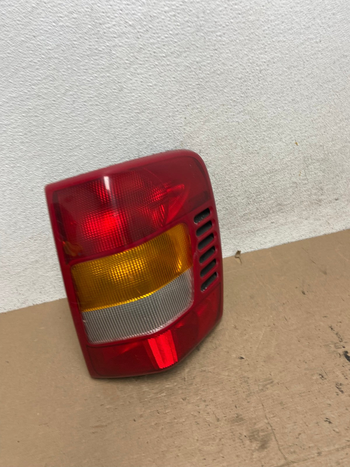 1999-2004 Jeep Grand Cherokee WJ Right Passenger Rh Tail Light AF4982 LK2