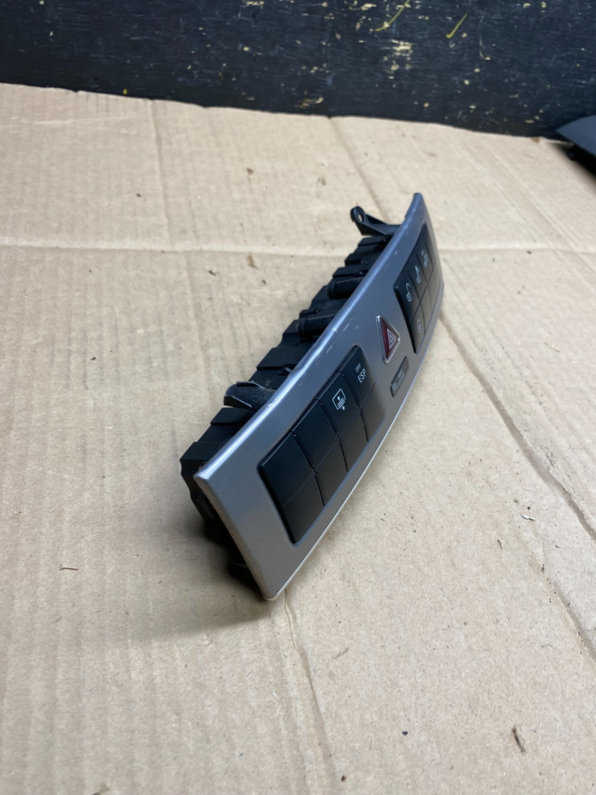 2005 2006 2007 Mercedes W203 C230 Door Lock ESP Hazard Control AA4586 DG2
