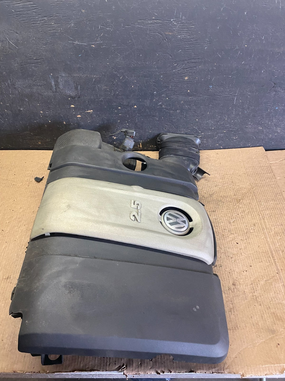 2005 to 2008 Volkswagen Jetta 2.5L Passat Jetta Engine Cover 07k129601 P6337 DG3