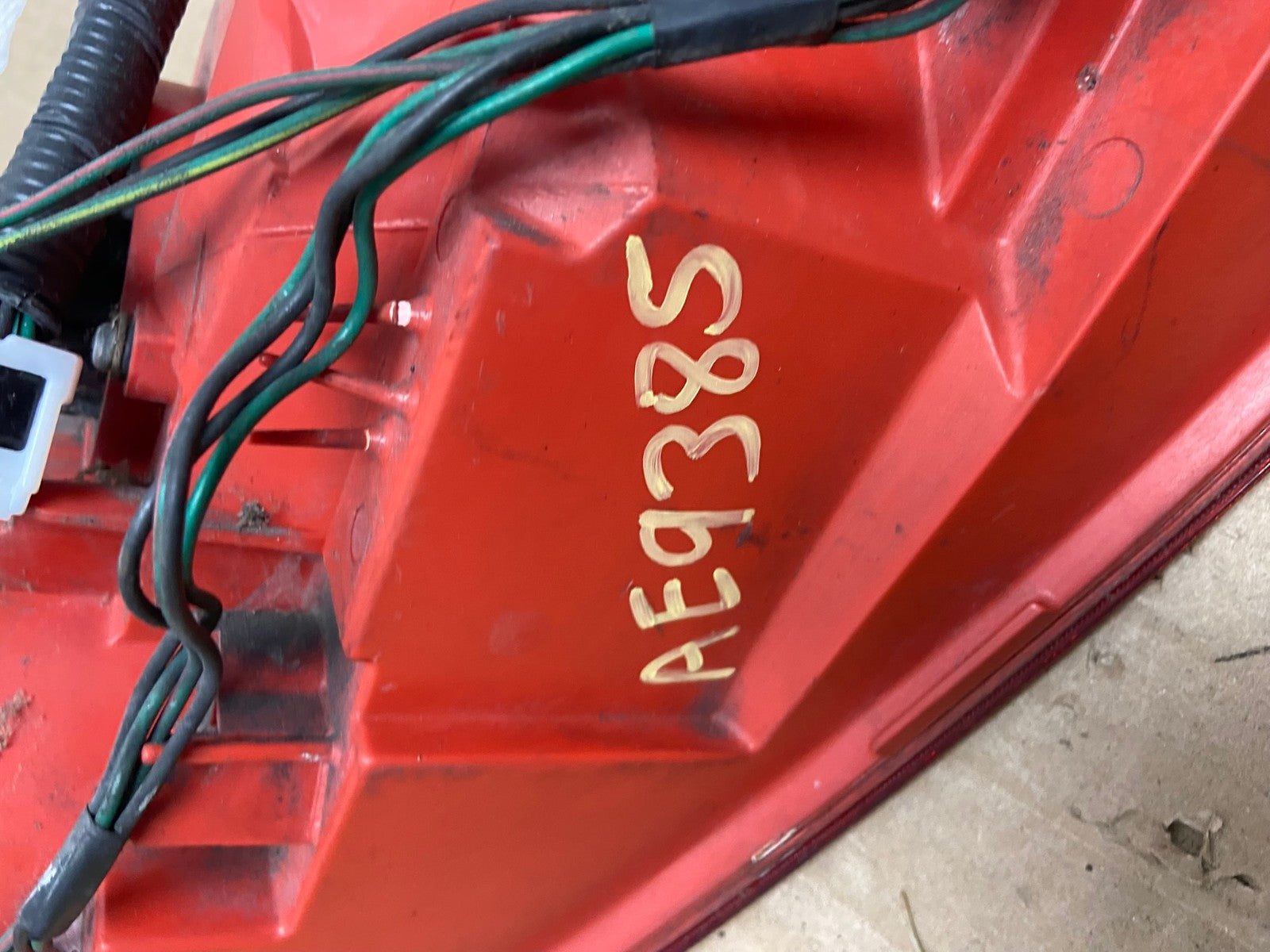 2003 - 2005 Infiniti G35 Coupe Right Passenger Rh Outer Tail Light AE9385 LK8