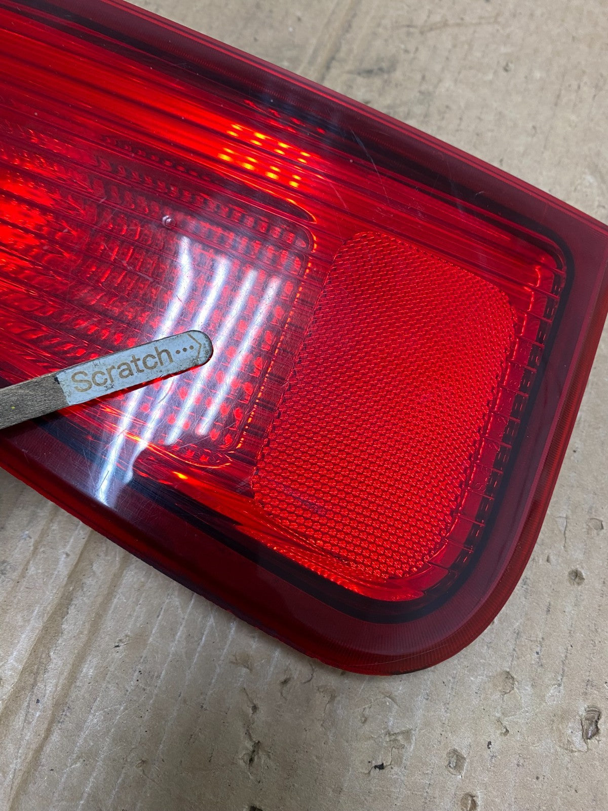 2003-2006 Lincoln Navigator Right Passenger Side Tail Light Inner V1153 DW4