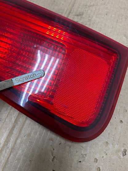 2003-2006 Lincoln Navigator Right Passenger Side Tail Light Inner V1153 DW4
