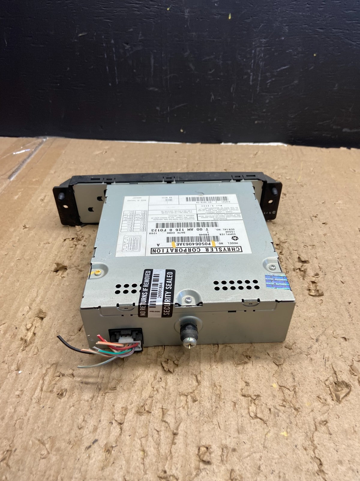 2008 to 2012 Chrysler Town Country DVD Player Receiver AB5836 DG3