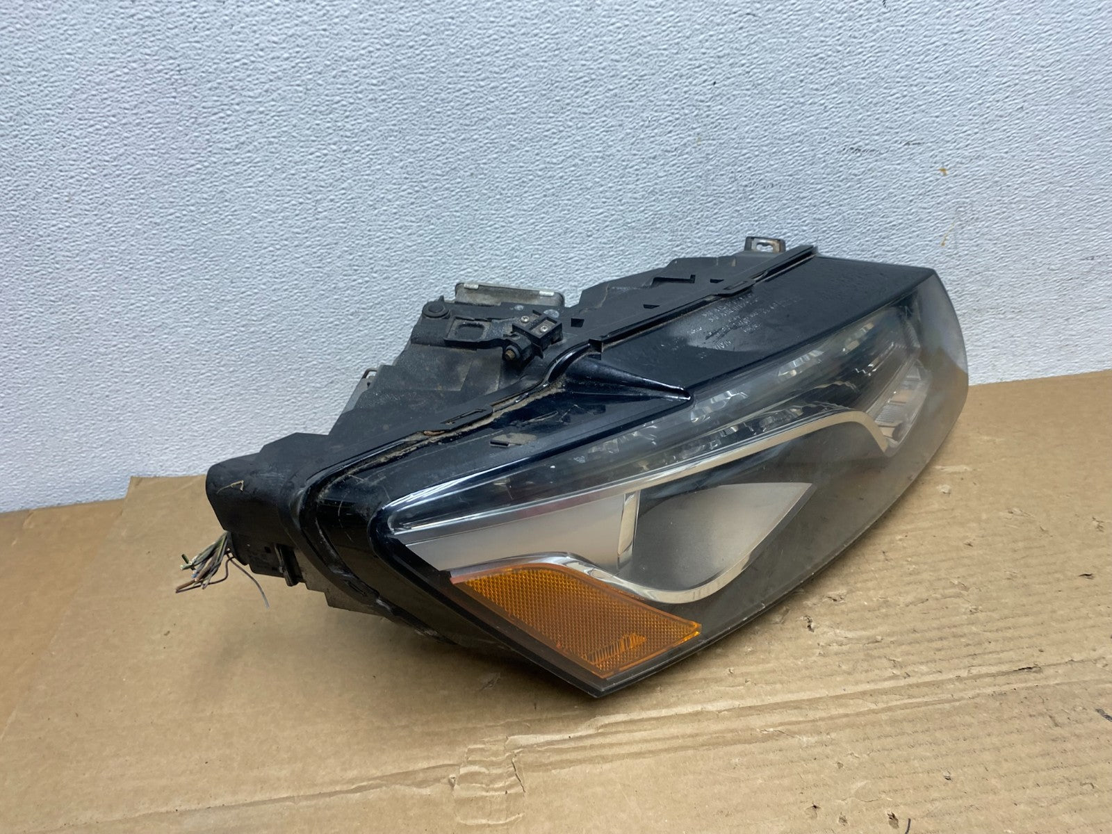 2009 to 2012 Audi Q5 Right Passenger RH Side Xenon HID Headlight AD3957 DW2