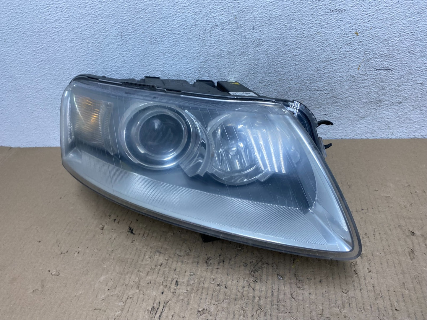 2005 to 2008 Audi A6 Right Passenger Side Headlight Xenon HID AF7003 DW1