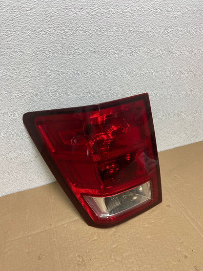 2005 to 2006 Jeep Grand Cherokee Left Driver Side Lh Tail Light AC3776 LK2