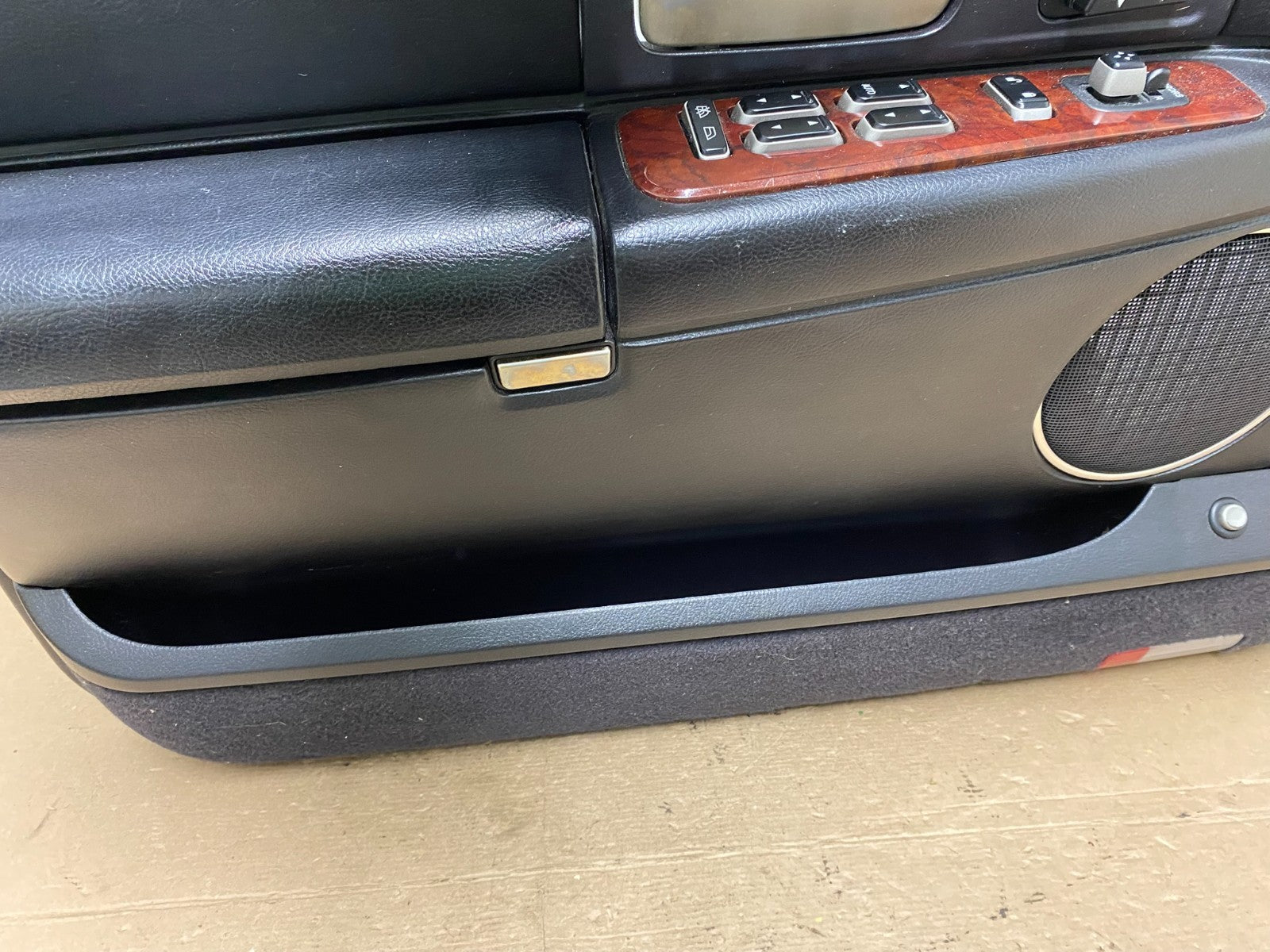 2003 to 2011 Lincoln Town Car Driver Left side Front Door Panel Trim AF49734