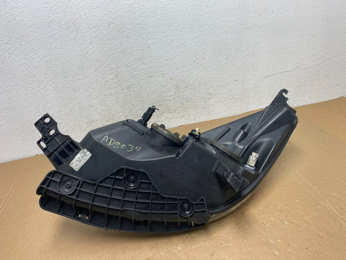 2013 - 2016 Ford Escape Headlight Right Passenger RH Side Halogen AD8034 DW8