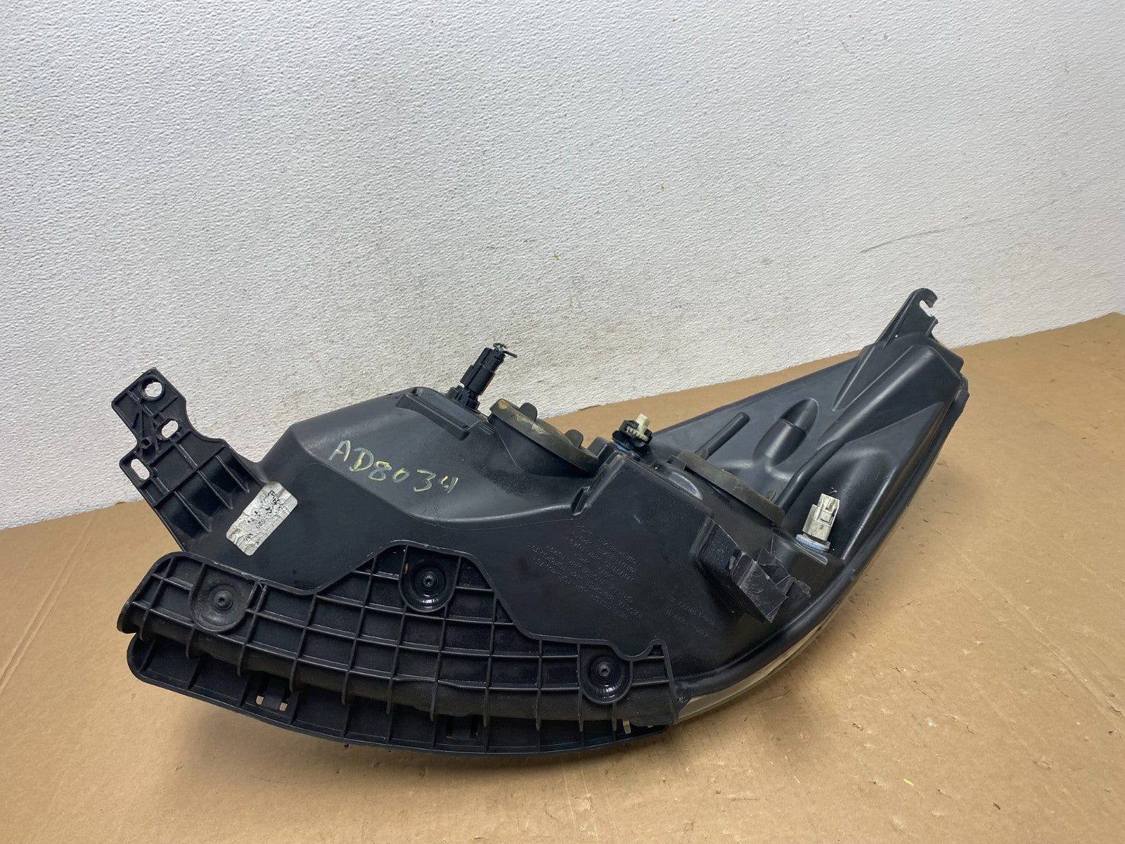 2013 - 2016 Ford Escape Headlight Right Passenger RH Side Halogen AD8034 DW8