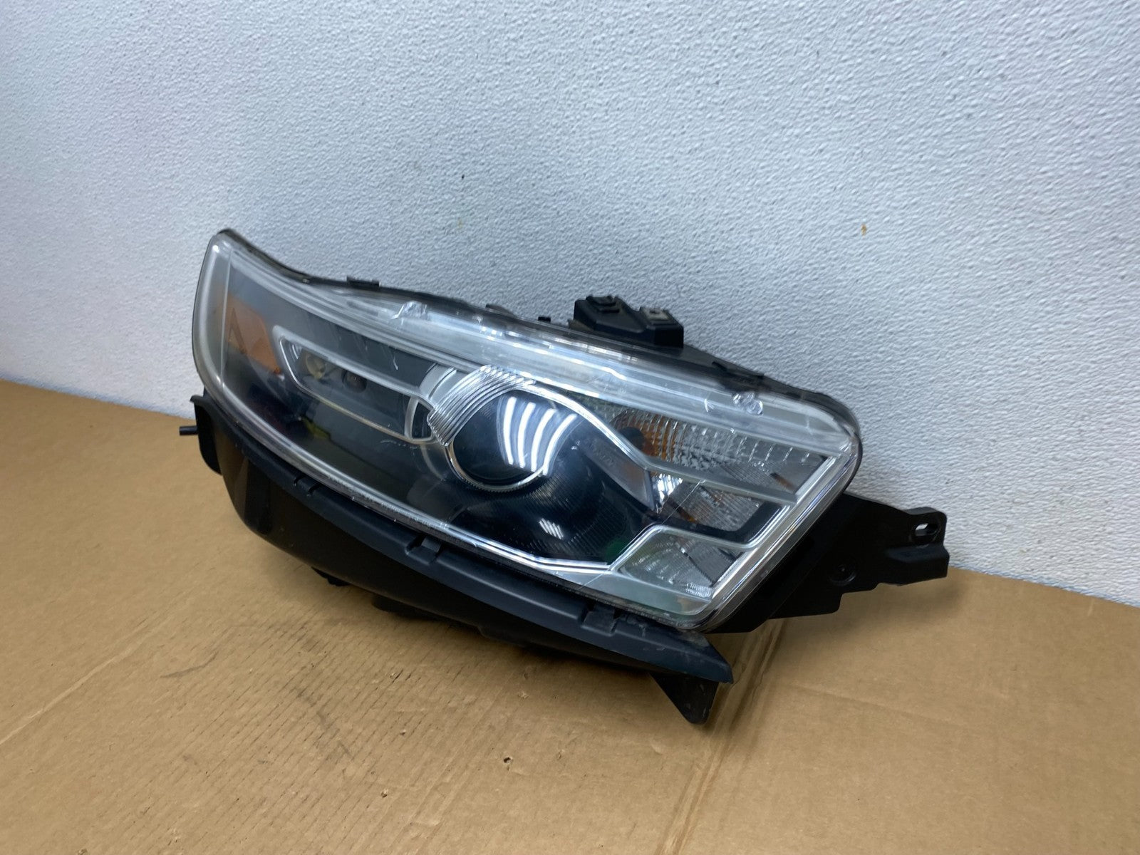 2013 to 2019 Ford Taurus Right Passenger RH Side Headlight Halogen AC7521 DW1