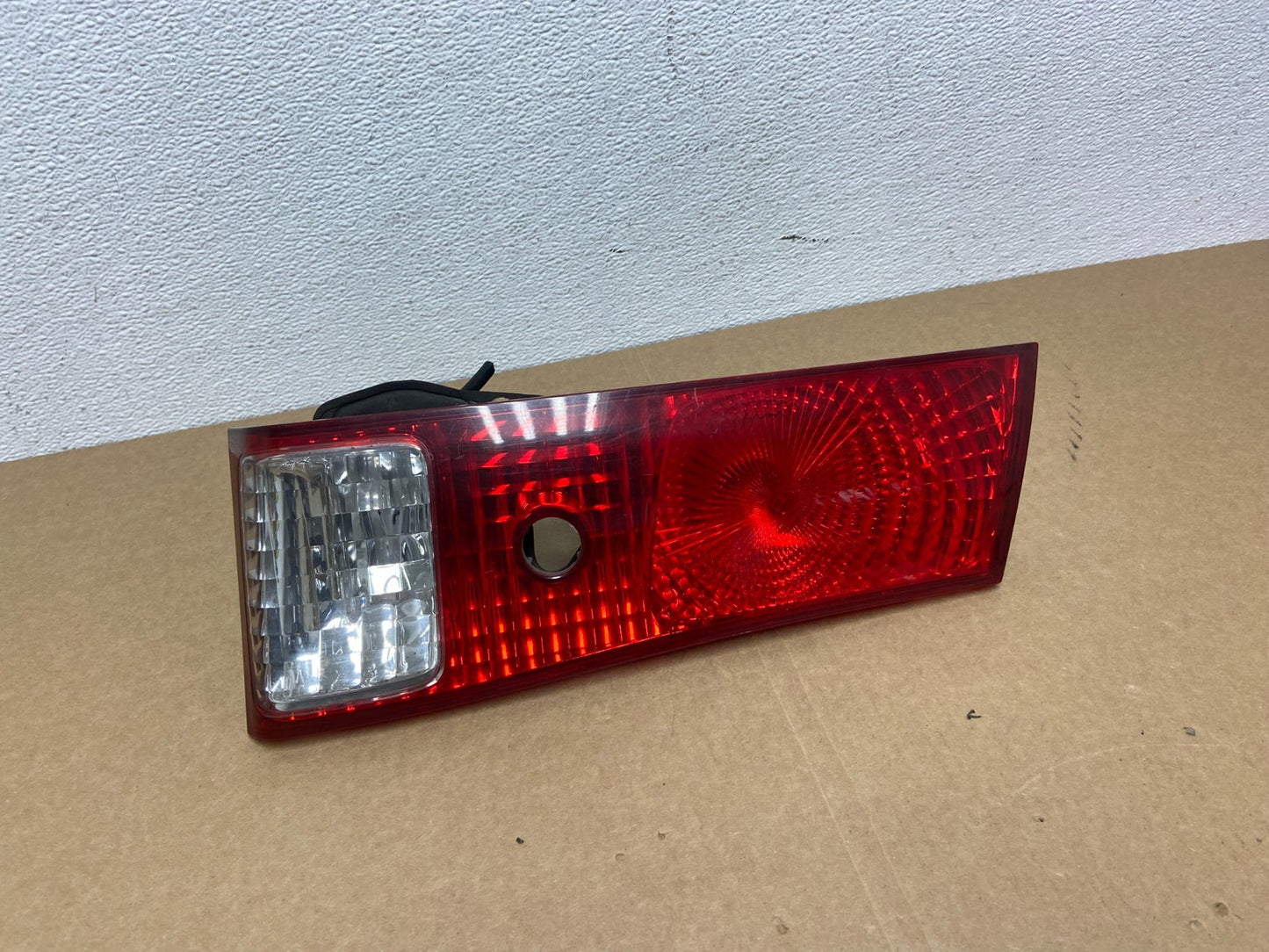 2000-2001 Toyota Camry Tail Light Right Passenger Rh Side Inner Oem AB9959 DW0