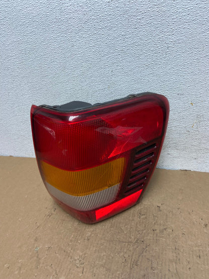 1999-2004 Jeep Grand Cherokee WJ Right Passenger Rh Tail Light AD8155 LK0