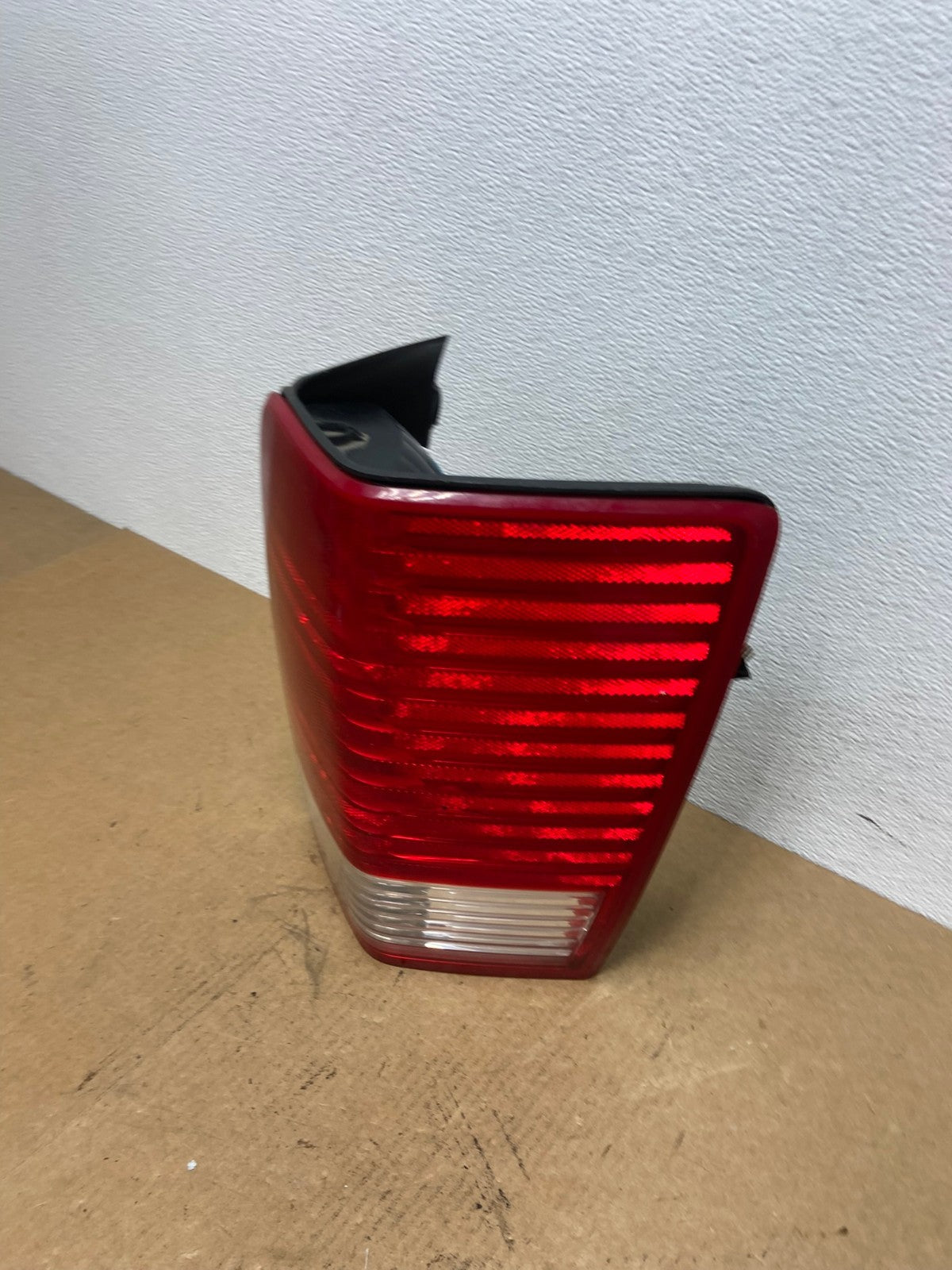 2007 2008 2009 Chrysler Aspen Tail light Right Passenger RH Side AC1815 LK1