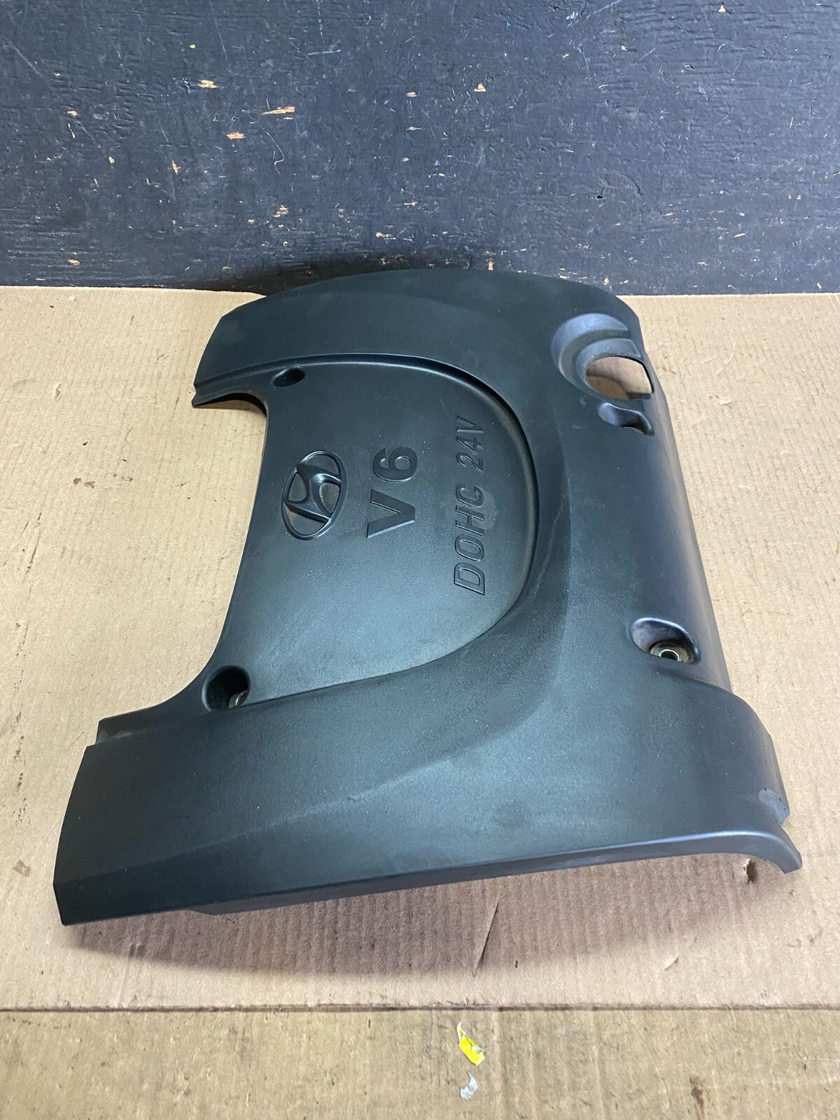 2002 to 2005 Hyundai Sonata 2.4L Engine Trim Cover OEM O7832 DG3