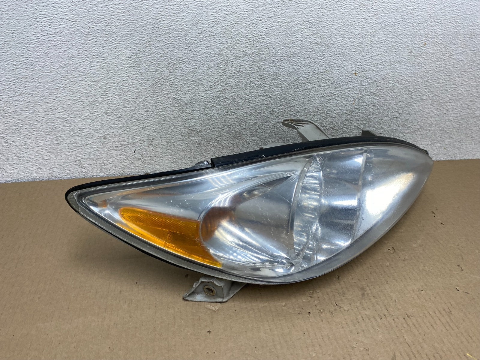 2002 to 2004 Toyota Camry Halogen Headlight Right Passenger Rh AG5876 DW2