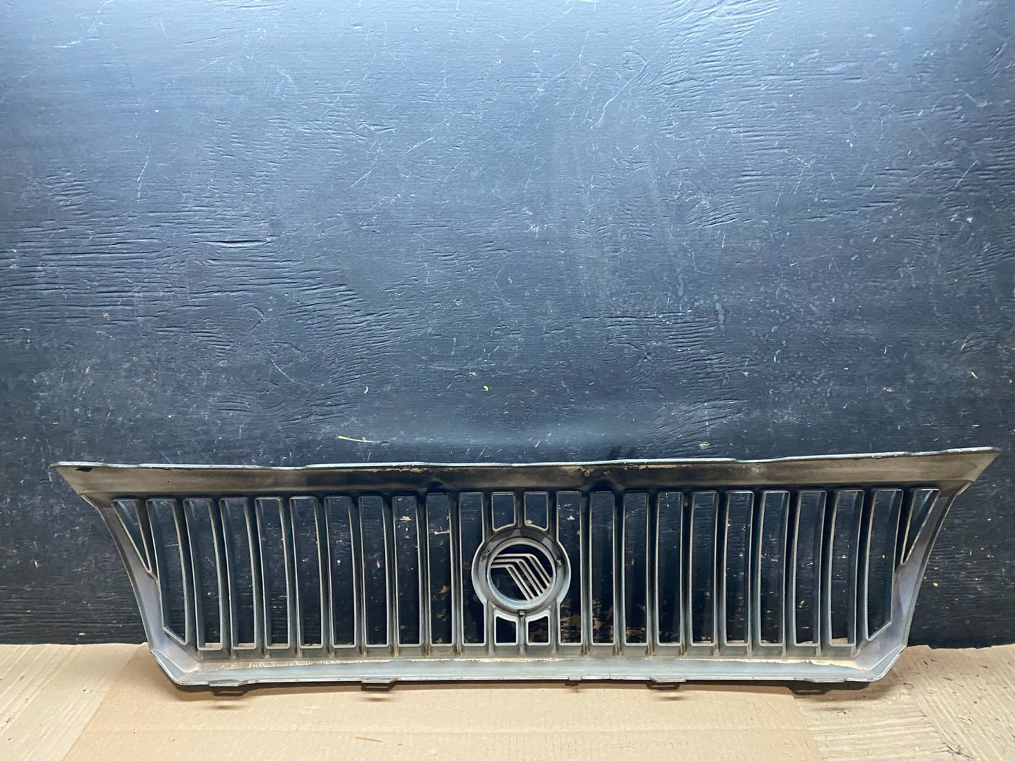 2002 to 2005 Mercury Mountaineer Front Upper Grill Grille Oem W5680 DG7
