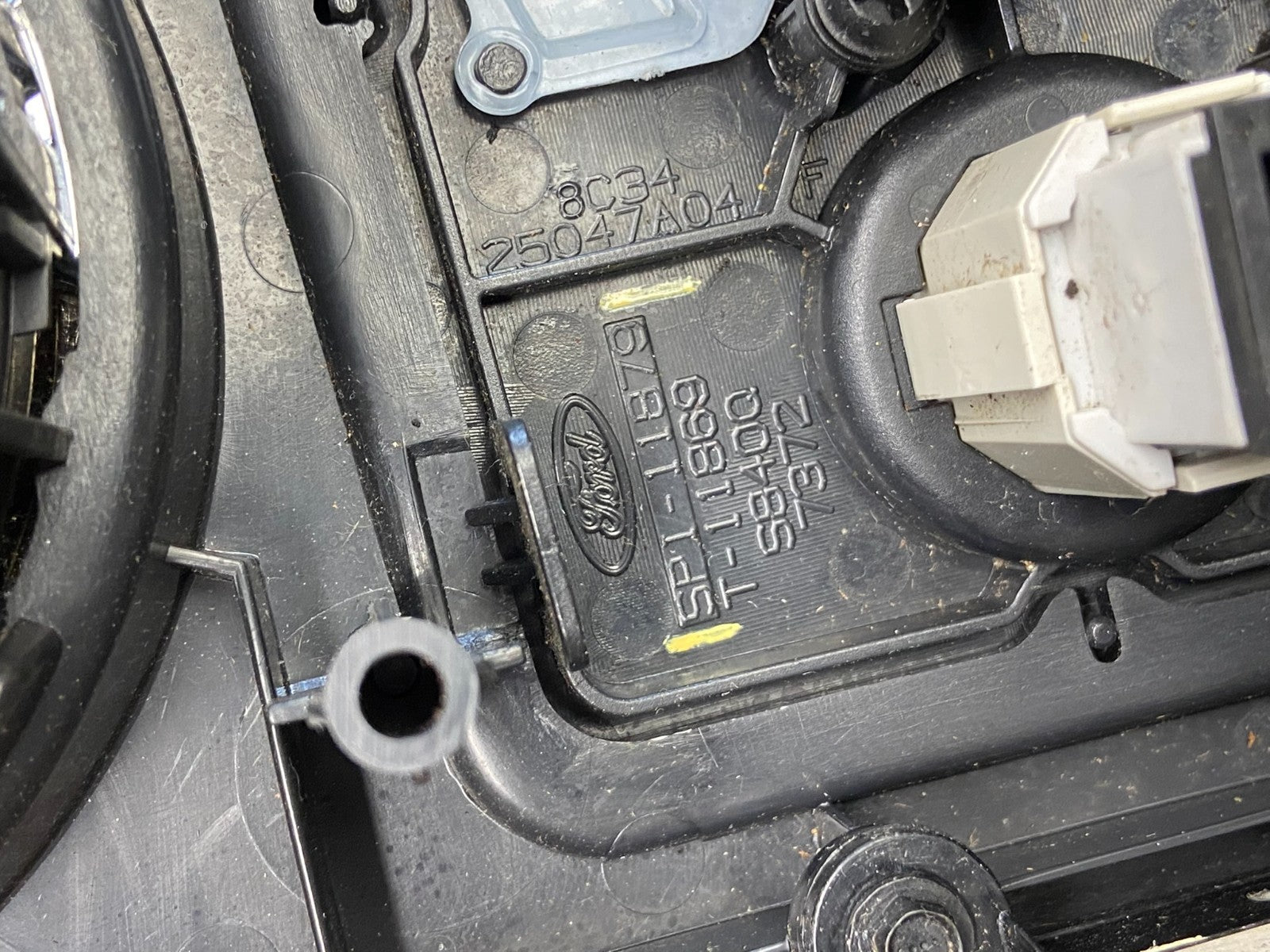 2008-2010 Ford F250 F350 Radio Climate Control Radio Dash Bezel Panel AD7221 DG6