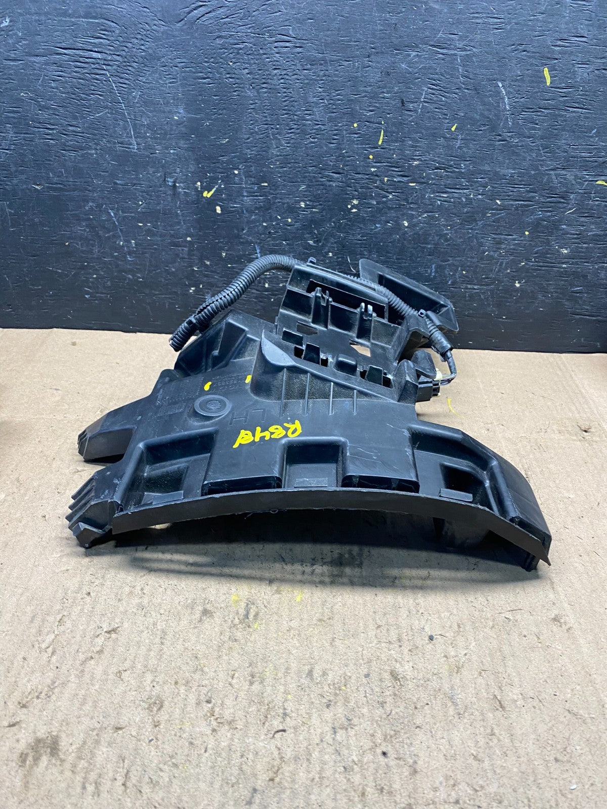 2014 to 2018 Volvo S60 Rear Bumper LH Driver Bracket R8481 DG3