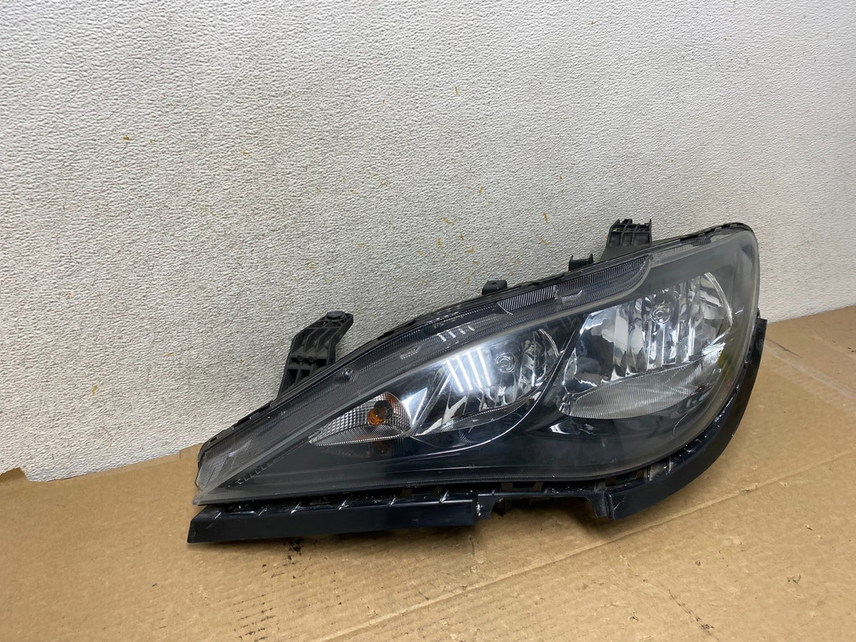 2017 to 2021 Chrysler Pacifica Left Driver LH Halogen Headlight ah8020 DG1