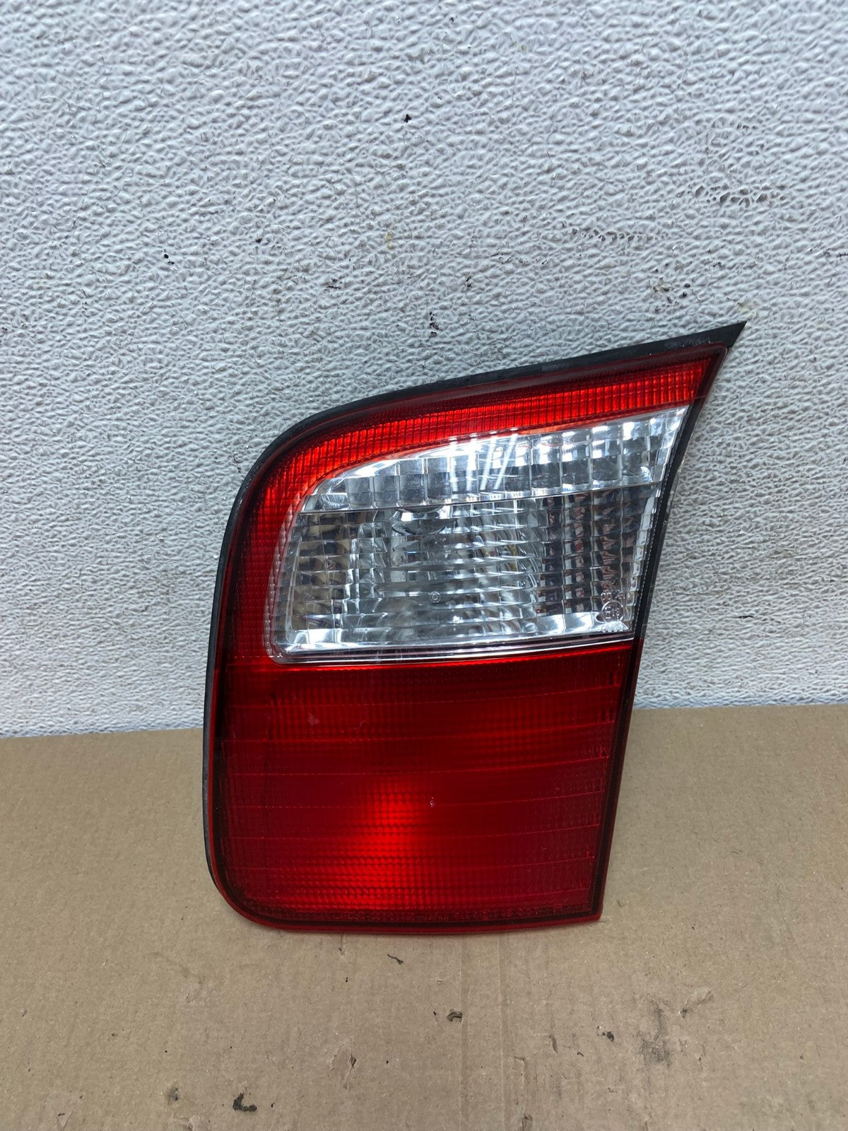 2001 2002 Subaru Forester Right Passenger RH Inner Lid Tail Light AE9520 LK0