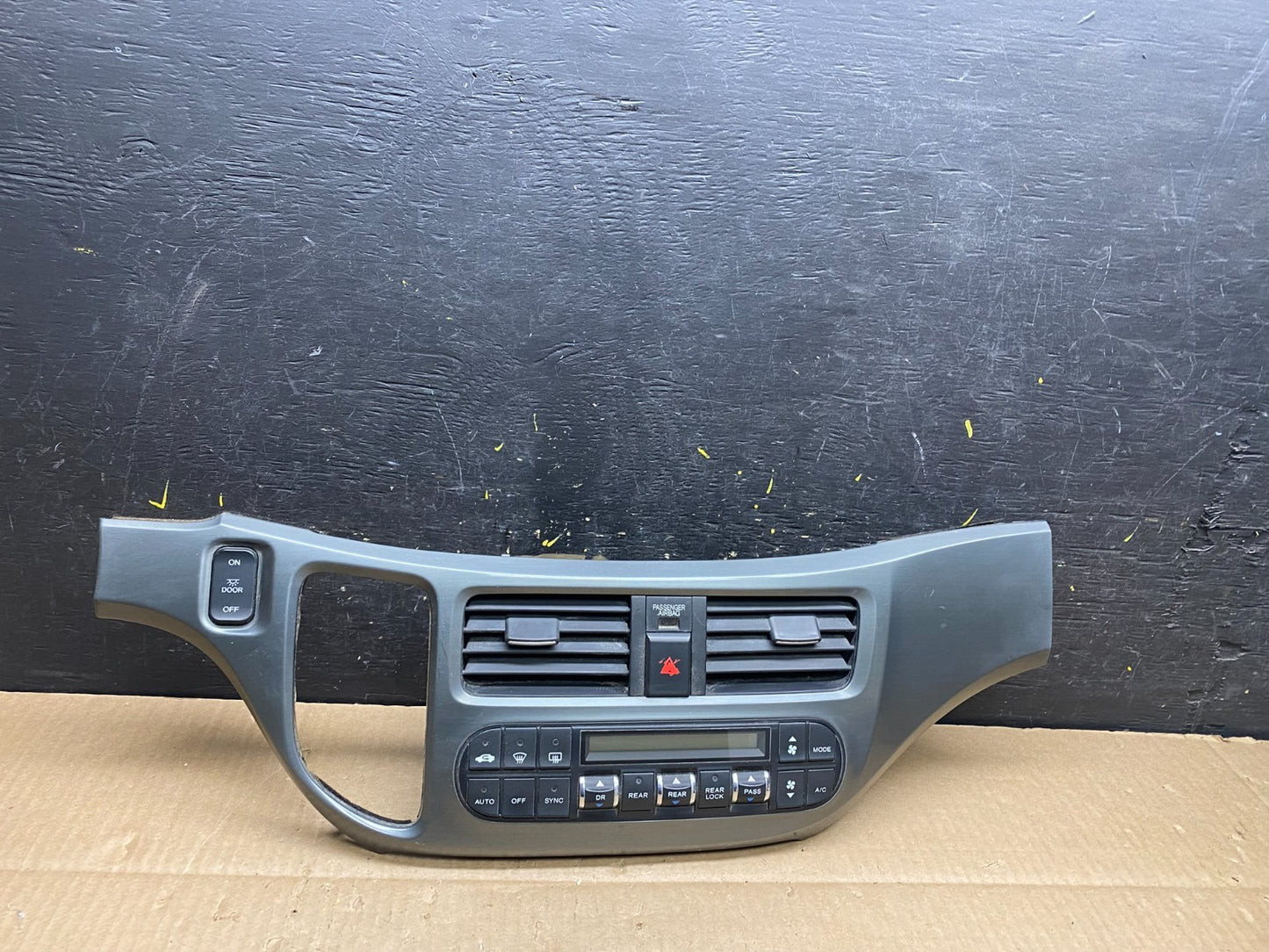 2005 to 2010 Honda Odyssey  Radio Climate Control Dash Trim Bezel v1505 DG0