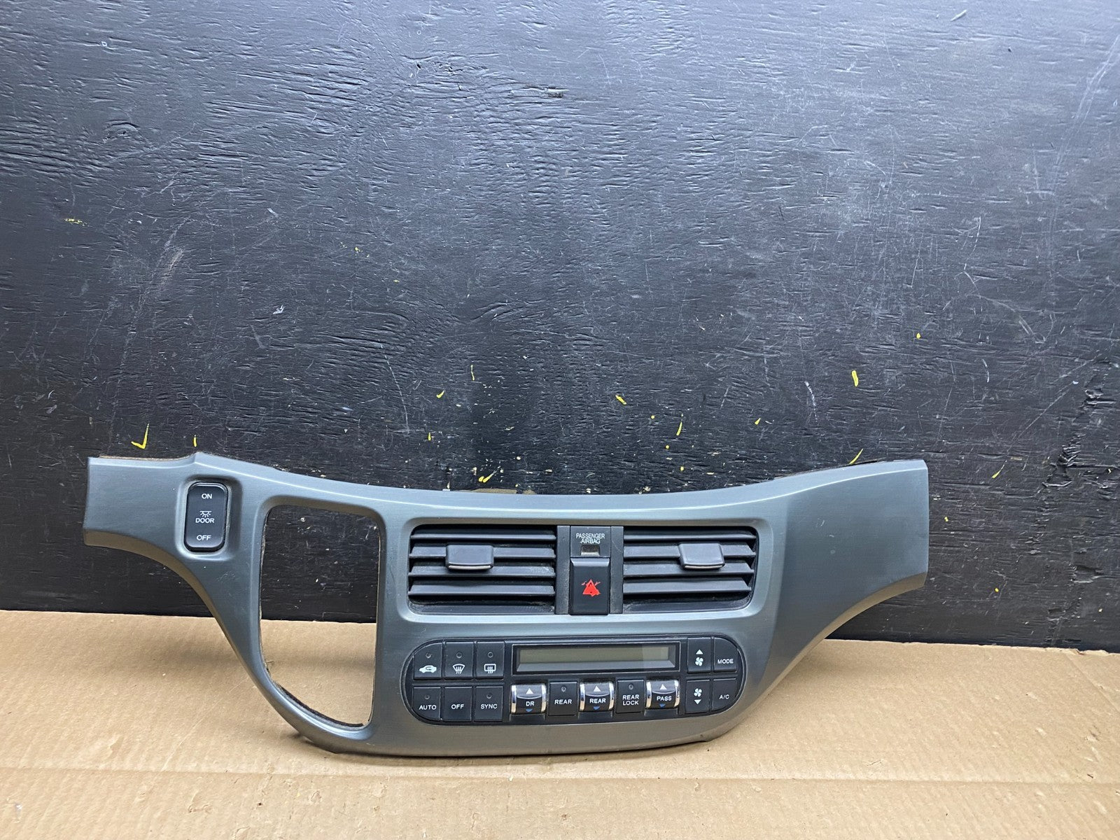 2005 to 2010 Honda Odyssey  Radio Climate Control Dash Trim Bezel v1505 DG0