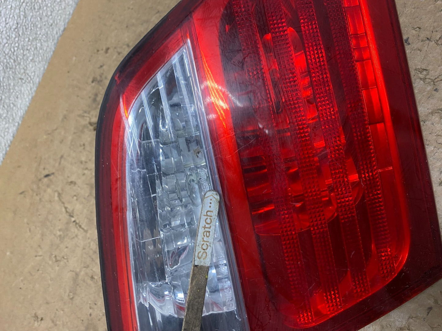 2000-2001 Infiniti i30 Left Driver Lh Side Tail Light Inner Oem V8524 DW3