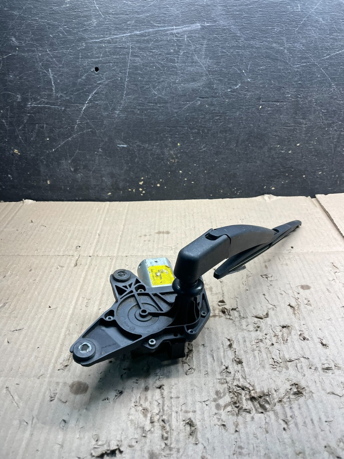 2013 to 2020 Buick Encore Windshield Rear Wiper Motor x8306 DG4