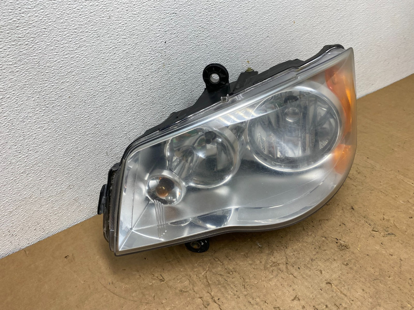 2008 to 2016 Chrysler Town and Country Left Driver Lh Side Headlight AD0650 DW2