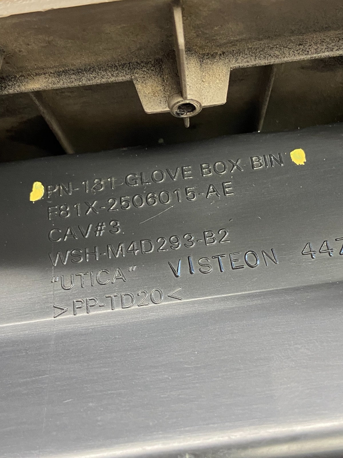 1999-2004 Ford F250 F350 Excursion Super Duty Glove Box Storage Compar ah3483 DG5